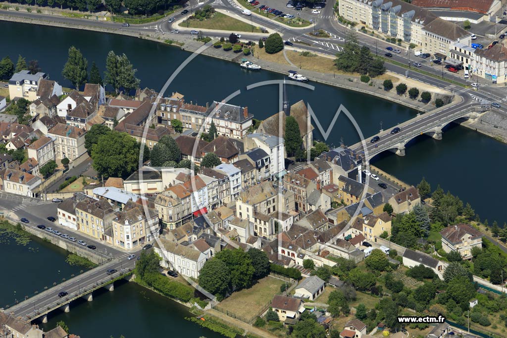 Photo arienne de Sens (l'le d'Yonne)
