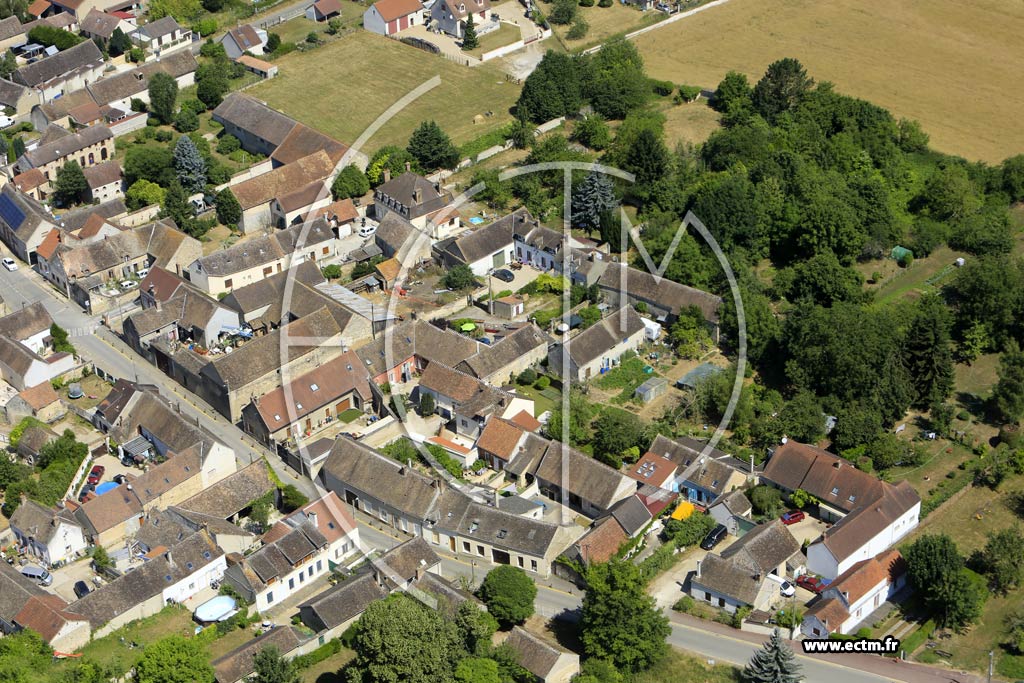 Photo arienne de Villeneuve-la-Guyard (Bichain)