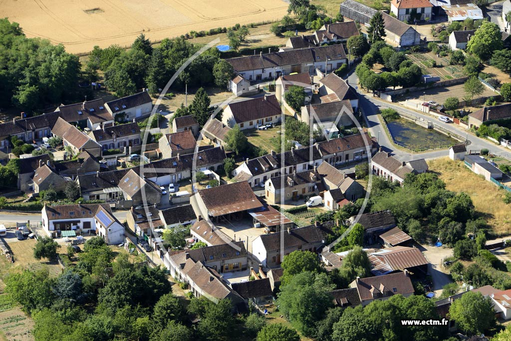 Photo arienne de Villeneuve-sur-Yonne (Beaujard)