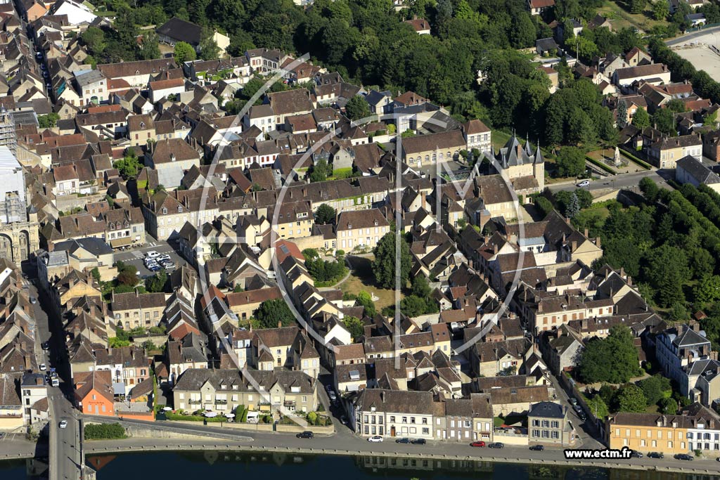 Photo arienne de Villeneuve-sur-Yonne (Centre)