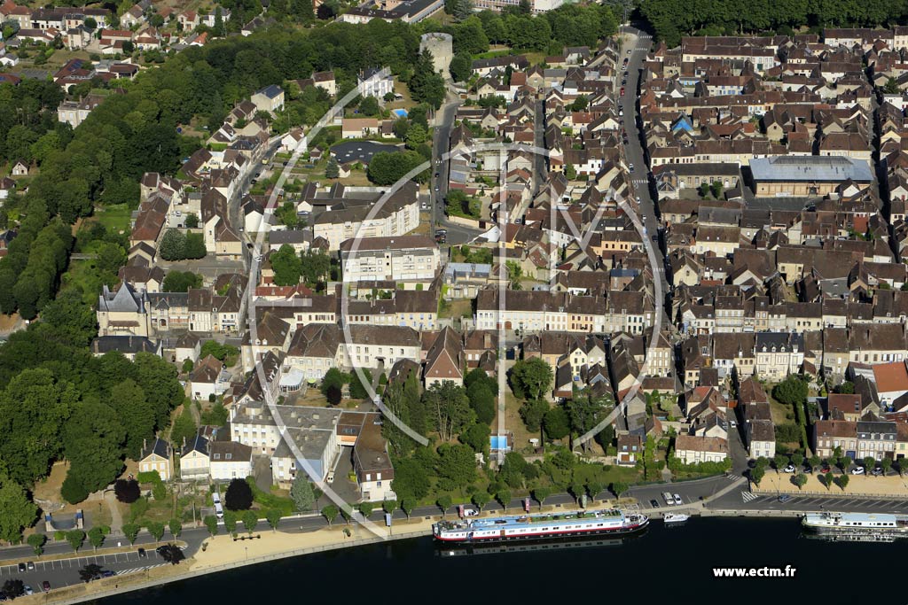 Photo arienne de Villeneuve-sur-Yonne (Centre)