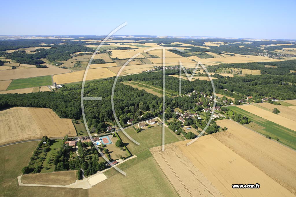 Photo arienne de Villeneuve-sur-Yonne (Flandres)