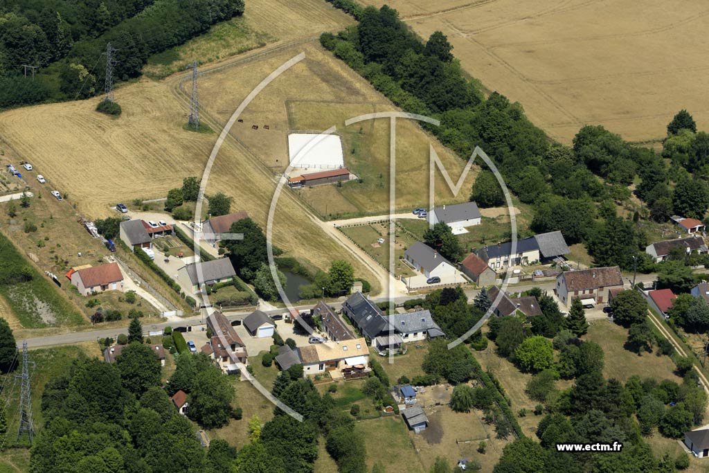 Photo arienne de Villeneuve-sur-Yonne (la Haute pine)