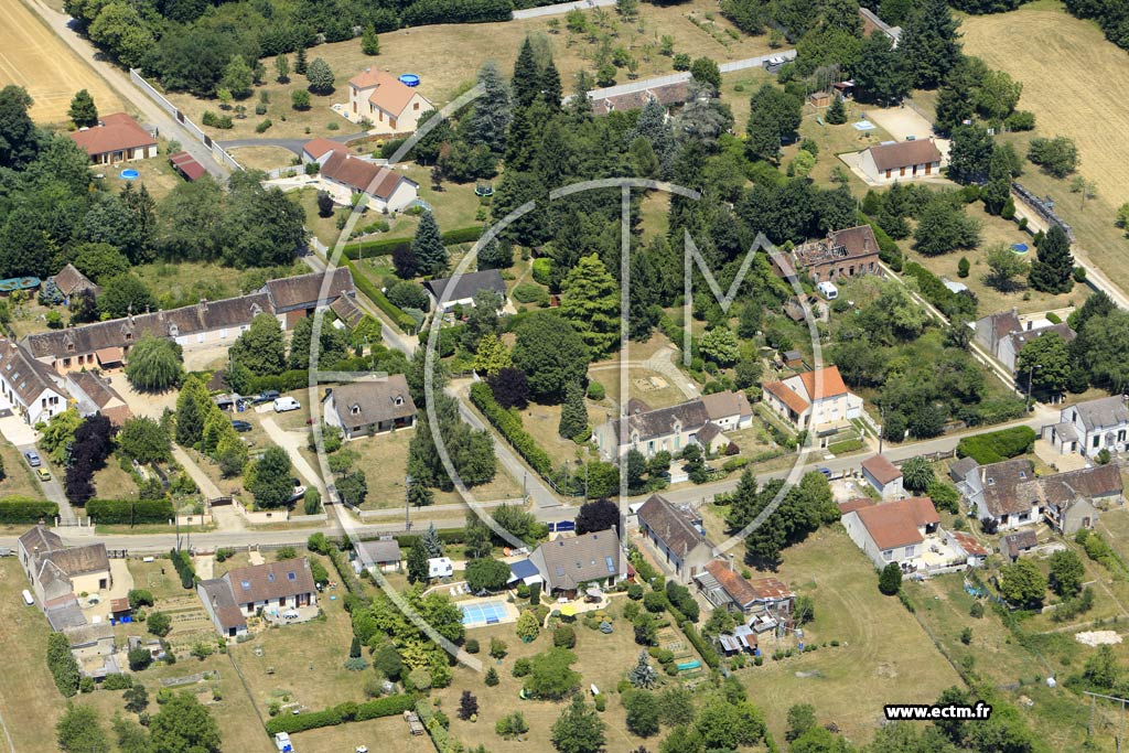 Photo arienne de Villeneuve-sur-Yonne (la Haute pine)