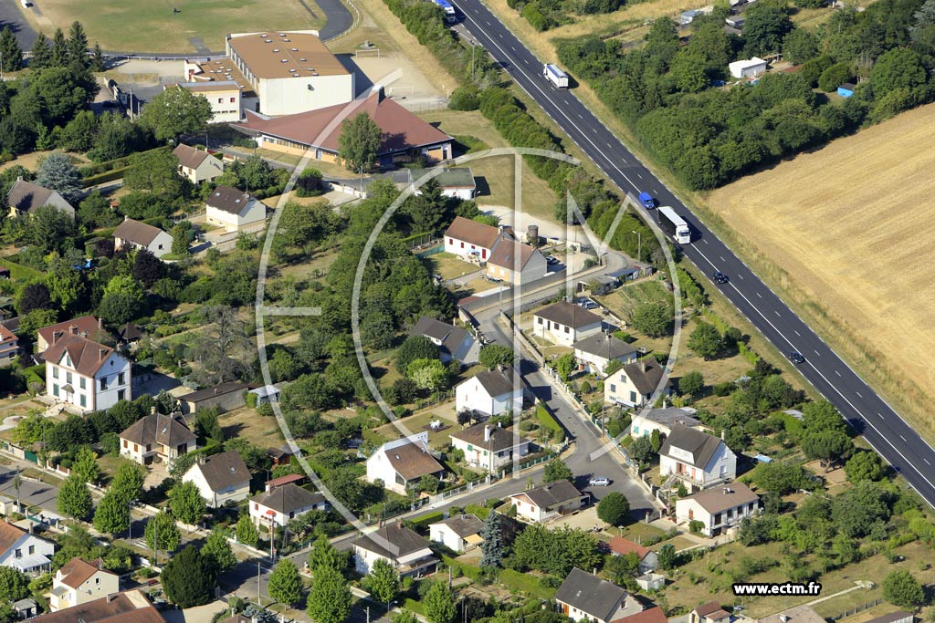 Photo arienne de Villeneuve-sur-Yonne (les griselles)
