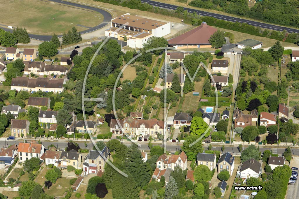 Photo arienne de Villeneuve-sur-Yonne (les griselles)