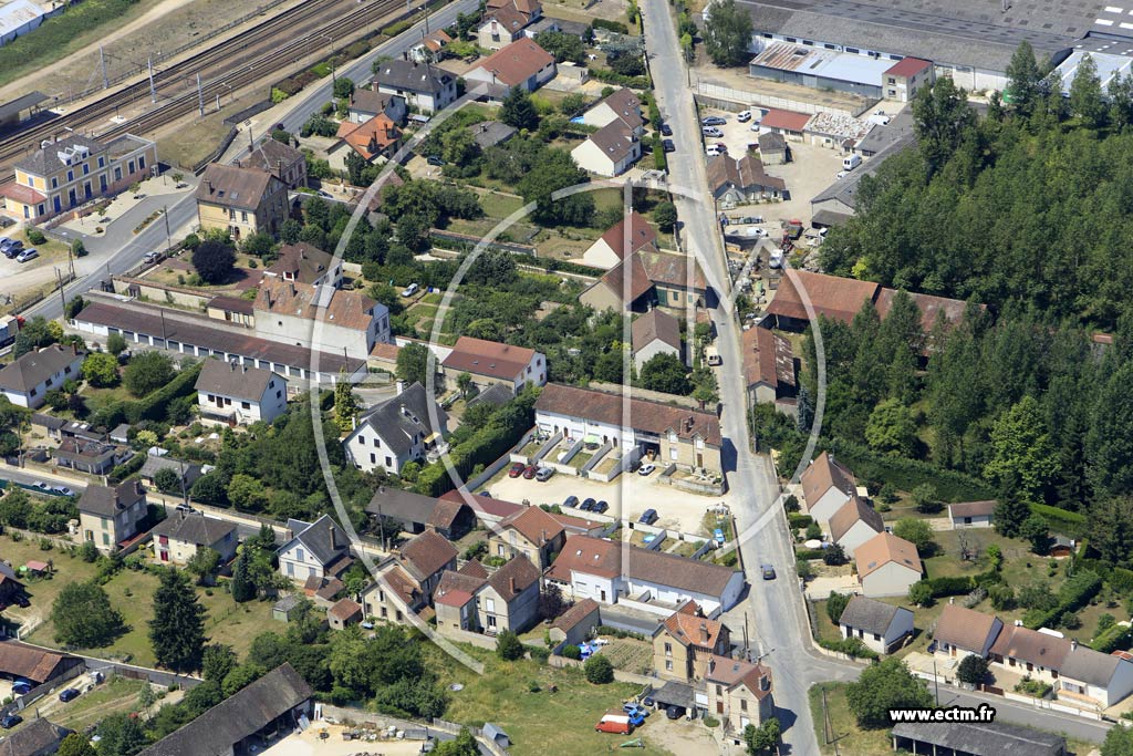 Photo arienne de Villeneuve-sur-Yonne (Saint-Laurent)