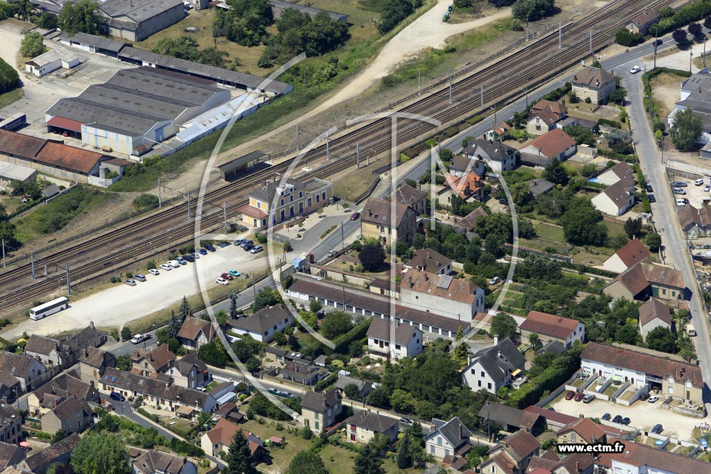 Photo arienne de Villeneuve-sur-Yonne (Saint-Laurent)