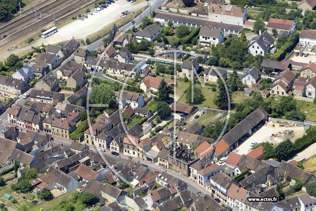 Photo arienne de Villeneuve-sur-Yonne (Saint-Laurent)