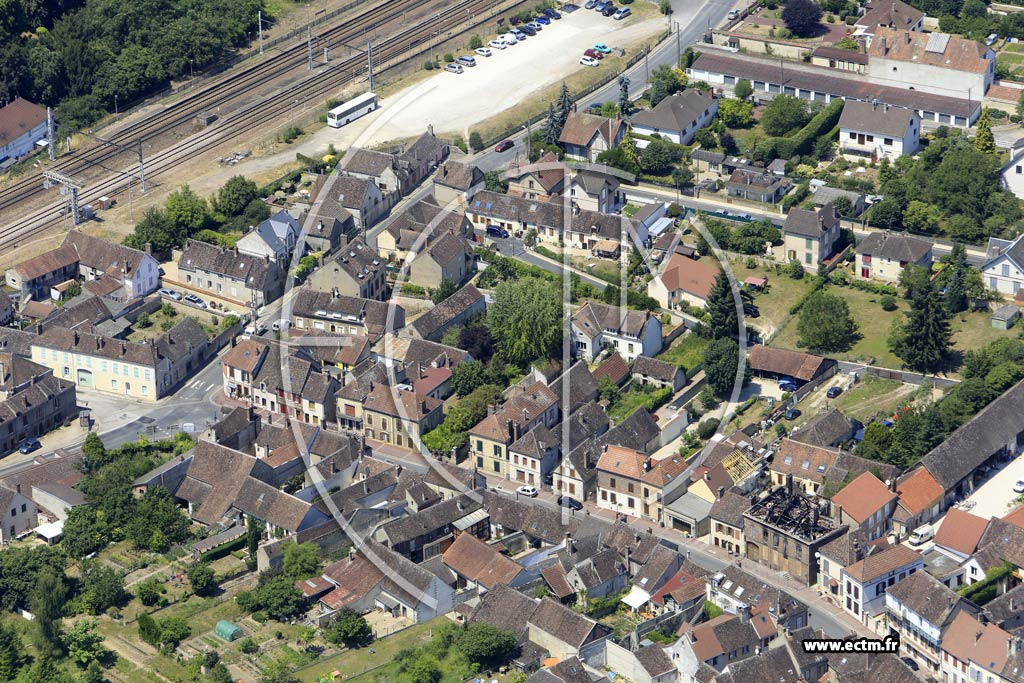 Photo arienne de Villeneuve-sur-Yonne (Saint-Laurent)