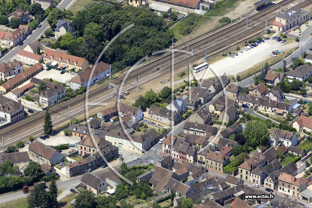 Photo arienne de Villeneuve-sur-Yonne (Saint-Laurent)