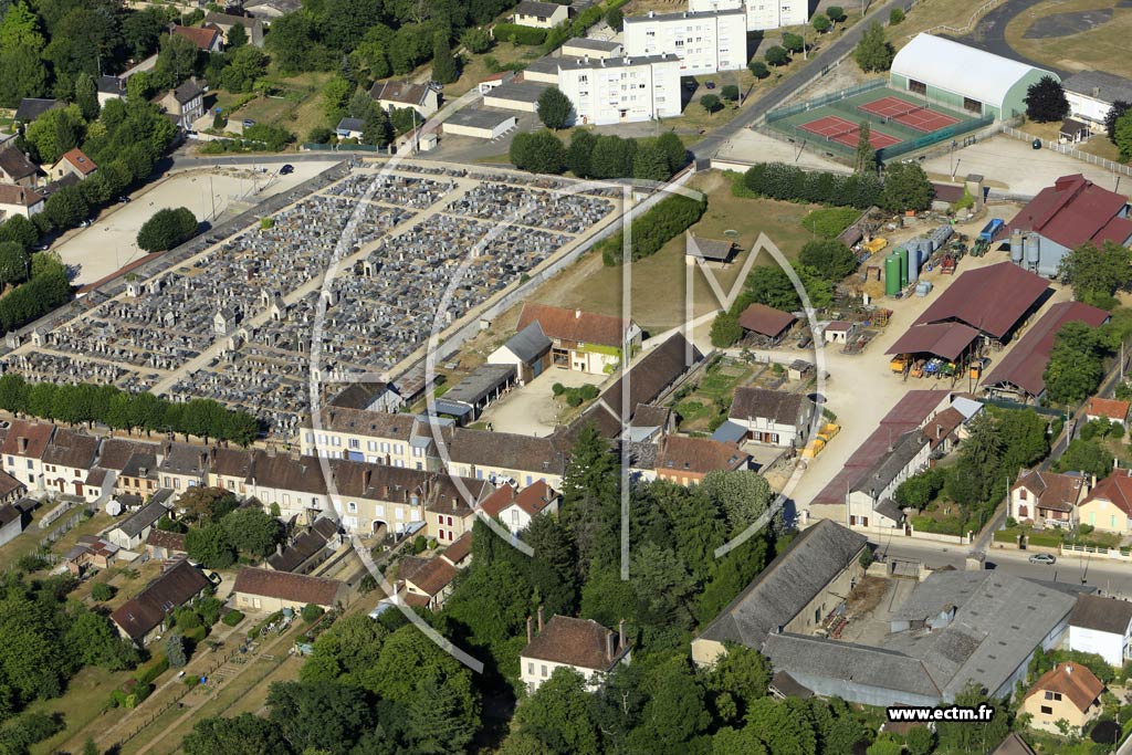 Photo arienne de Villeneuve-sur-Yonne (Saint-Savinien)