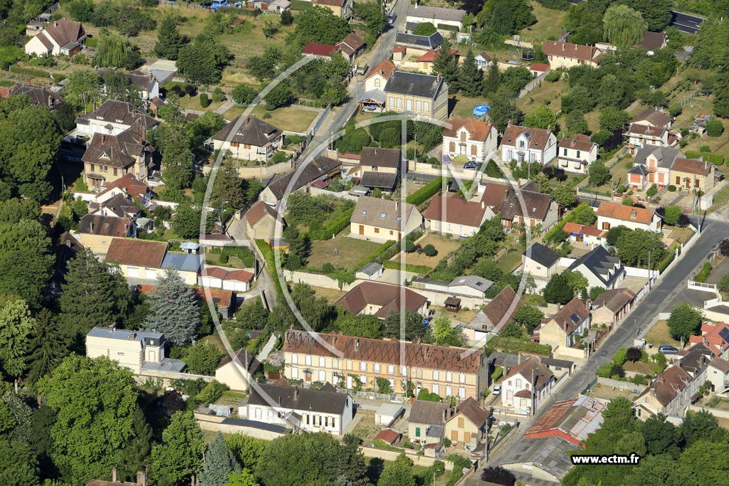 Photo arienne de Villeneuve-sur-Yonne (Saint-Savinien)