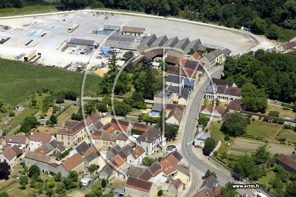 Photo arienne de Ancy-le-Franc (Cusy)