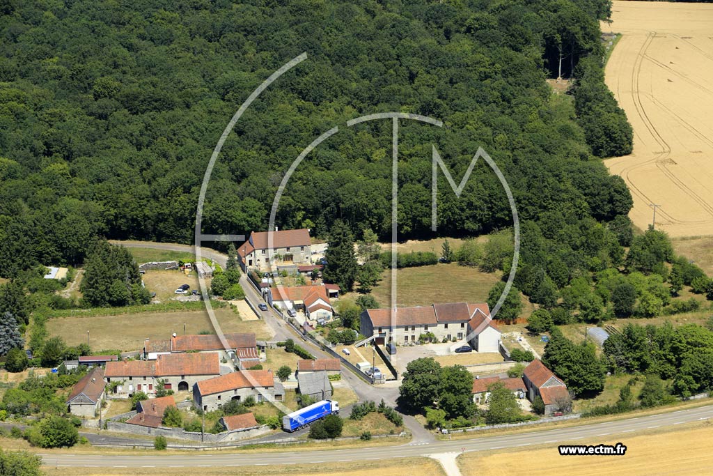 Photo arienne de Cruzy-le-Chtel (Paisson)