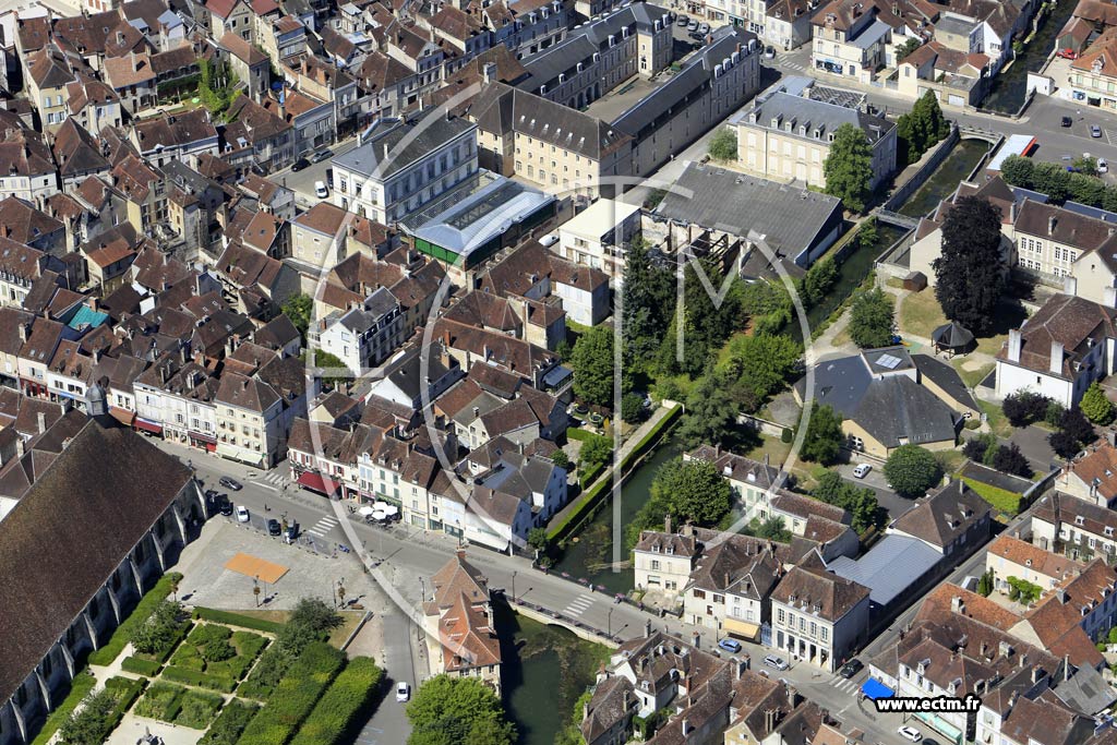 Photo arienne de Tonnerre
