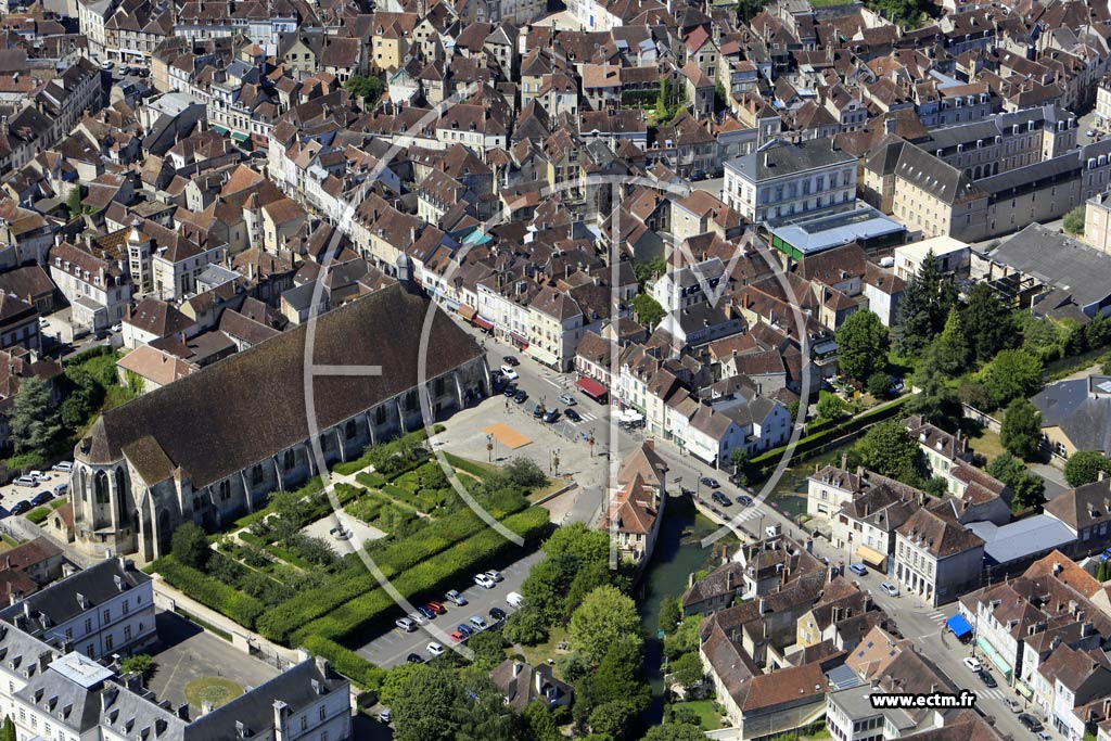 Photo arienne de Tonnerre