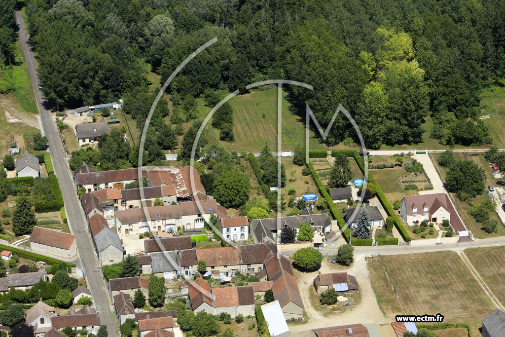 Photo arienne de Champlay (le Grand Longueron)