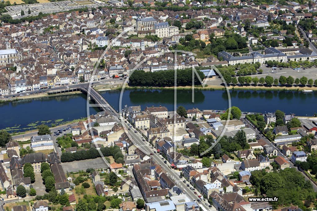 Photo arienne de Joigny (les Pontons)