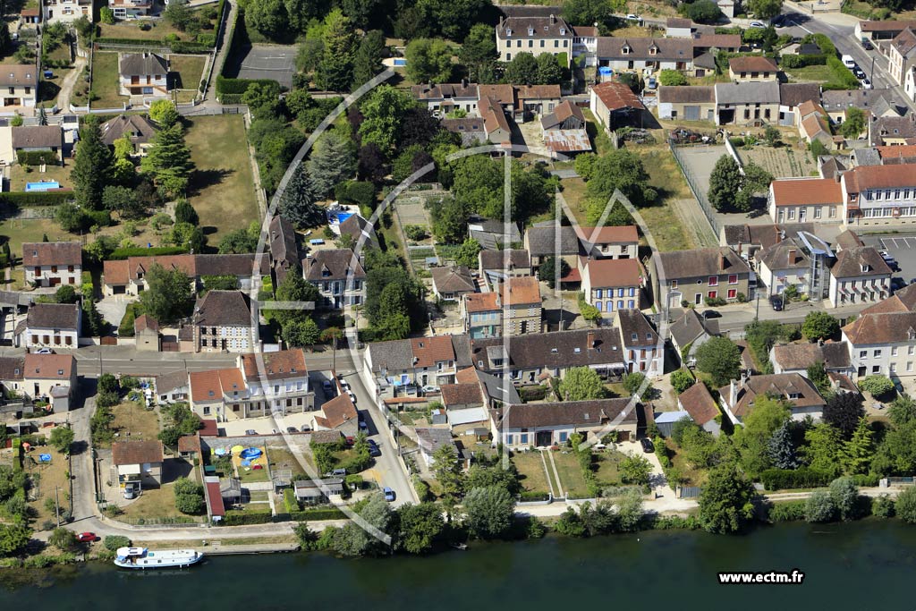 Photo arienne de Laroche-Saint-Cydroine