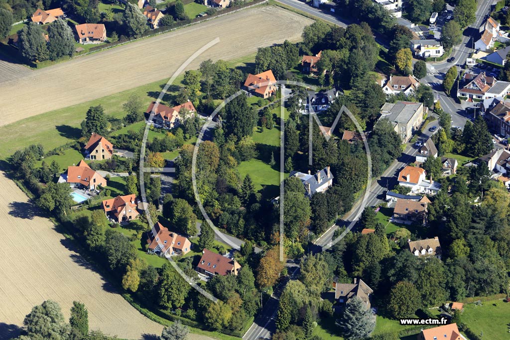 Photo arienne de Neuville-en-Ferrain (le Labyrinthe)