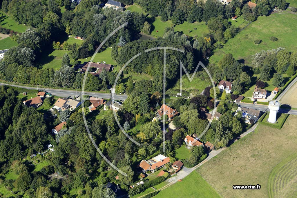 Photo arienne de Neuville-en-Ferrain (le Labyrinthe)