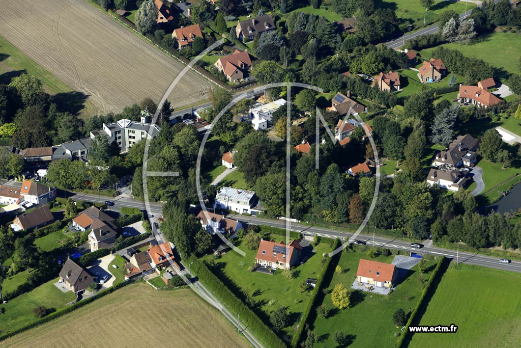 Photo arienne de Neuville-en-Ferrain (le Labyrinthe)