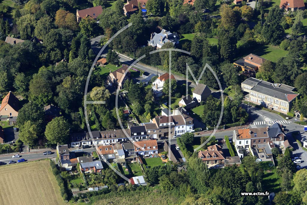Photo arienne de Neuville-en-Ferrain (le Labyrinthe)