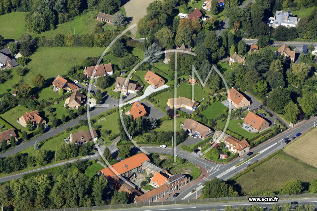 Photo arienne de Neuville-en-Ferrain (le Labyrinthe)
