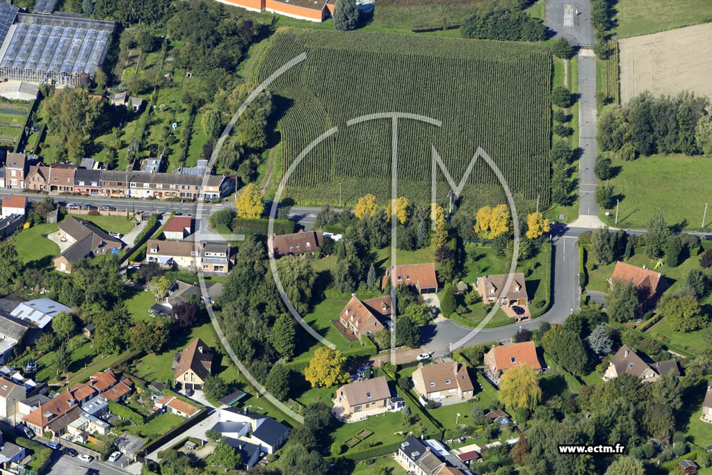 Photo arienne de Neuville-en-Ferrain (le Labyrinthe)
