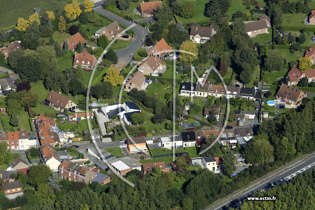 Photo arienne de Neuville-en-Ferrain (le Pape)