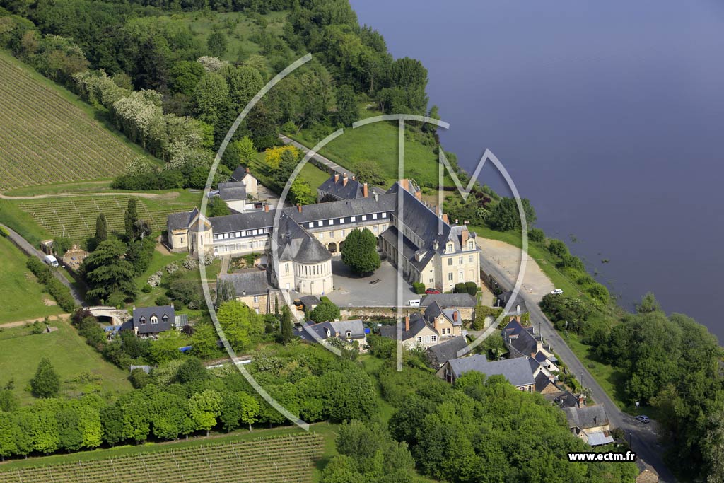 Photo arienne de Le Thoureil (Abbaye Saint-Maur de Glanfeuil)