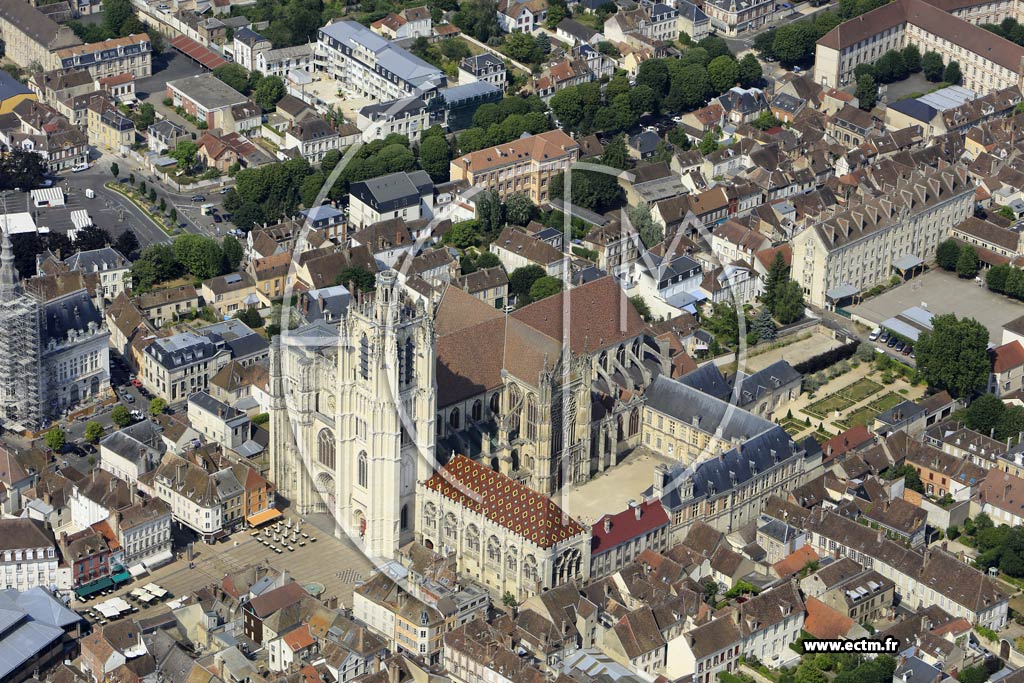 Photo arienne de Sens (Cathdrale Saint-tienne)