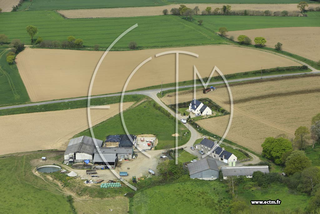 Photo arienne de Hnon (le Champ de la Motte)