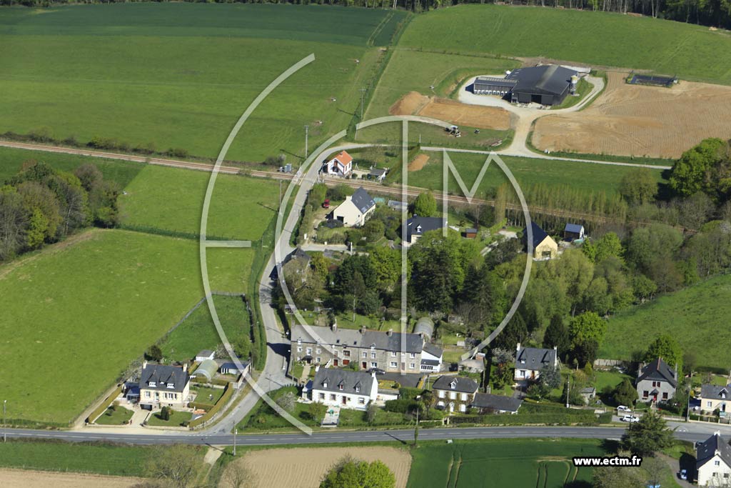 Photo arienne de Saint-Samson-sur-Rance (le Vaugarni)
