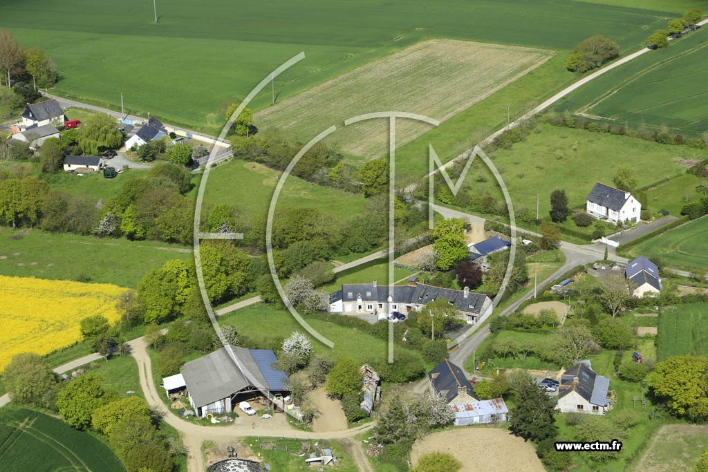 Photo arienne de Lamballe (les Landes Denais)