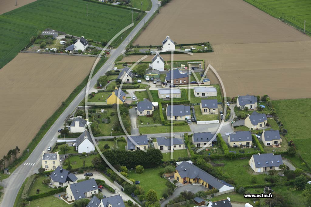 Photo arienne de Lampaul-Ploudalmzeau (Kersquivit)