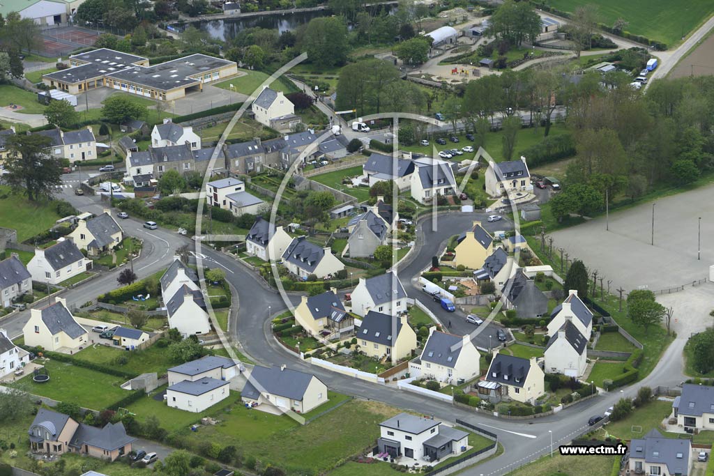 Photo arienne de Ploudalmzeau (Nord)