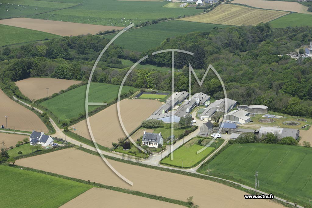 Photo arienne de Plouvien (Kerguelven)