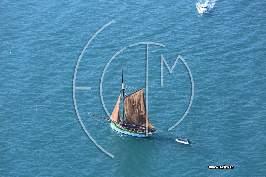 Photo arienne de Binic (sloop)