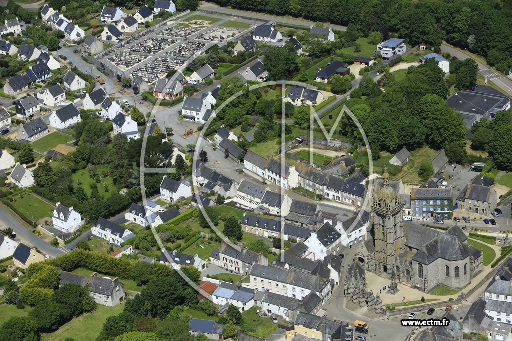 Photo arienne de Saint-Thgonnec (Centre)