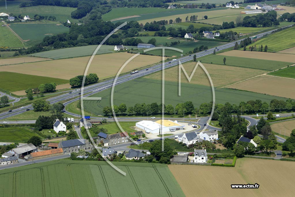 Photo arienne de Bodilis (la Croix des Mattiers)