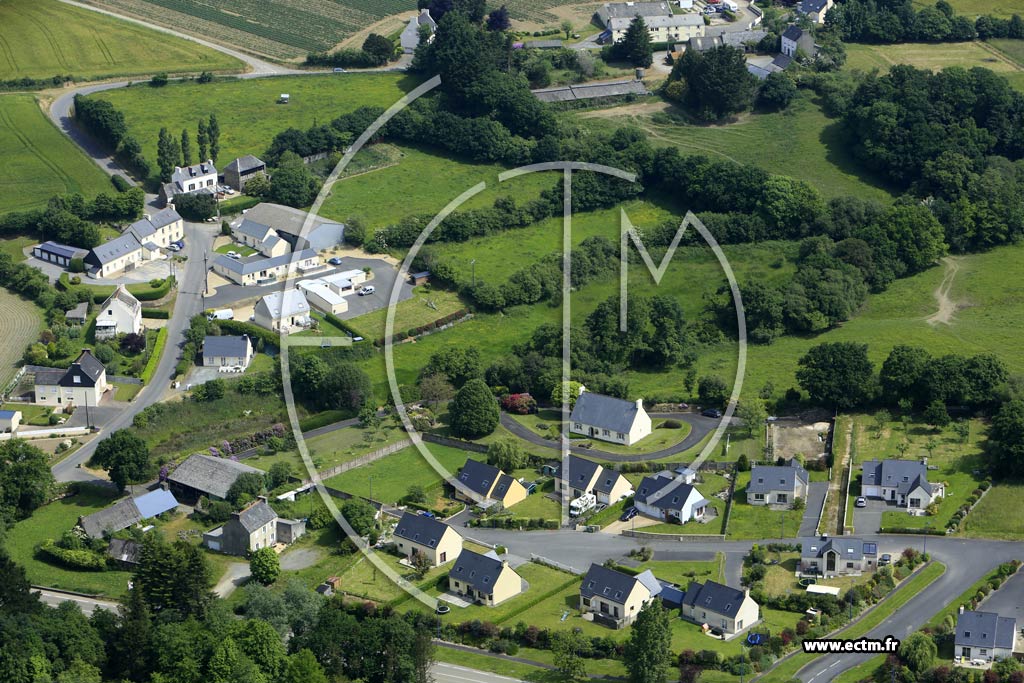 Photo arienne de Lampaul-Guimiliau