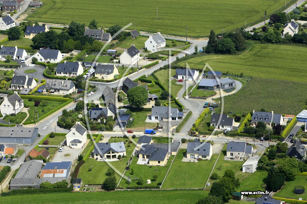 Photo arienne de Lampaul-Guimiliau (le Fozou)
