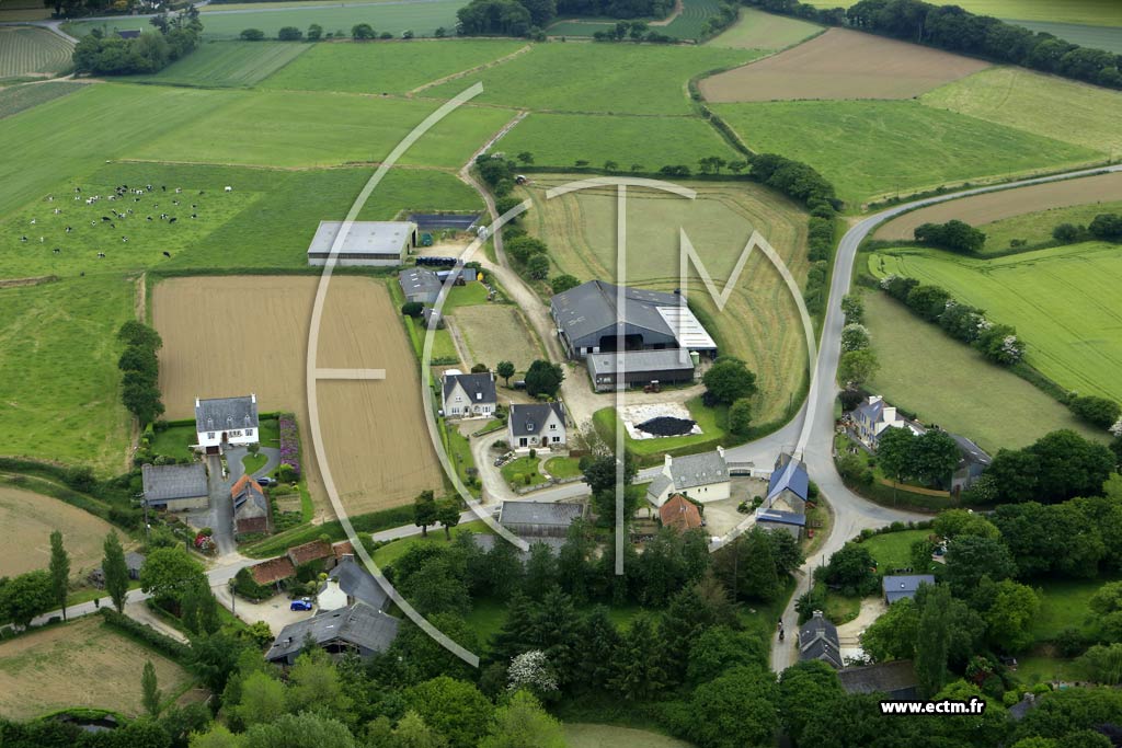 Photo arienne de Plougar (Langoguer)