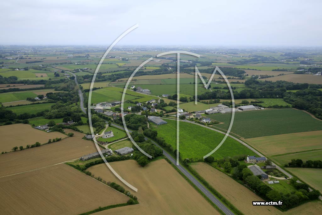 Photo arienne de Plougar (Lanneunvet)
