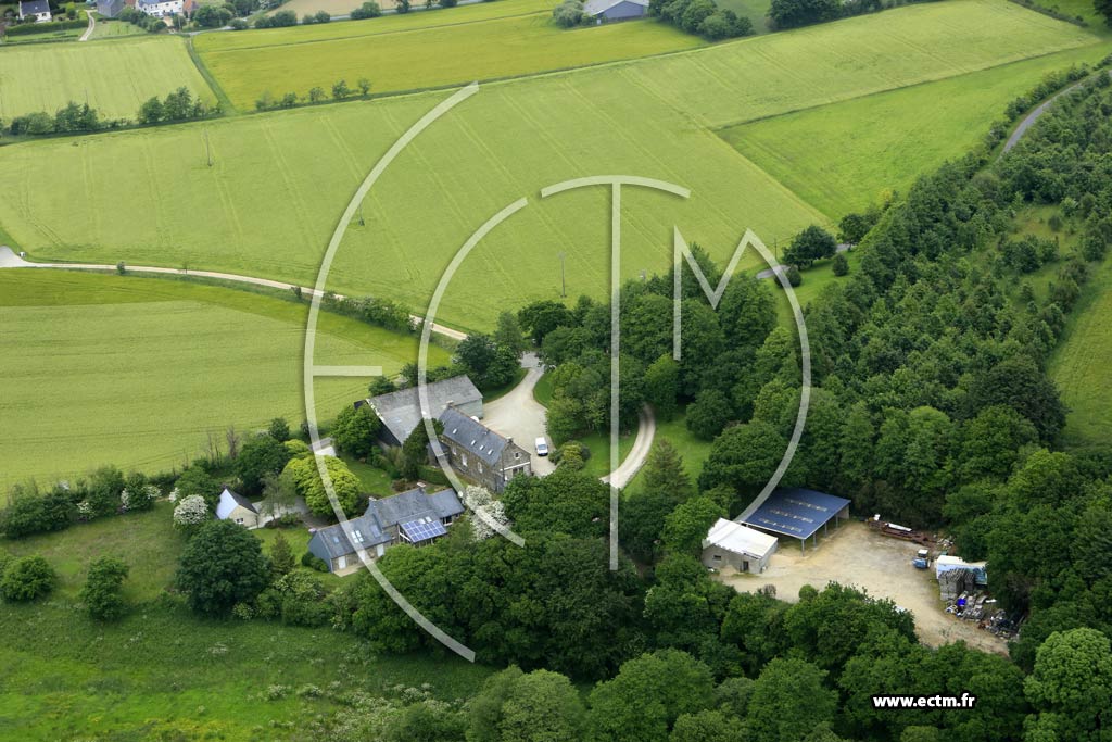 Photo arienne de Plouzvd (le Moulin du Gollen)
