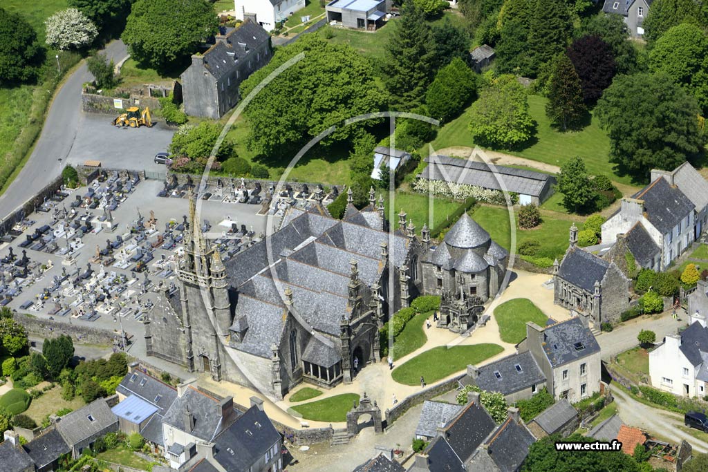 Photo arienne de Guimiliau (Enclos Paroissial)