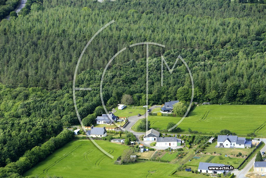Photo arienne de Saint-Yvi (Park Nvez)
