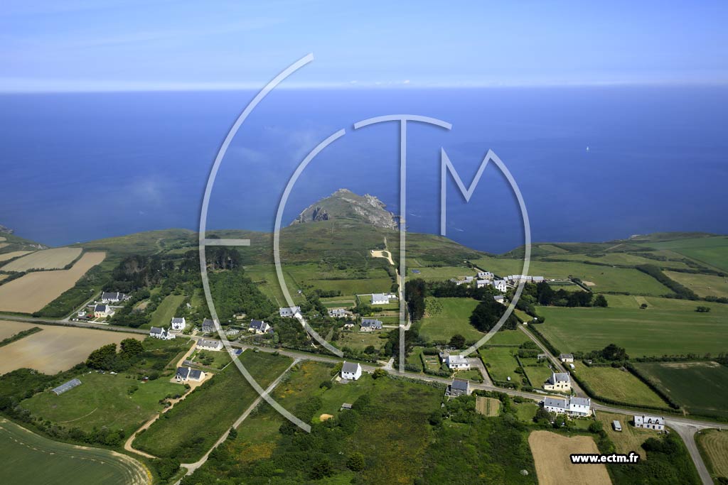 Photo arienne de Clden-Cap-Sizun (le Castel)